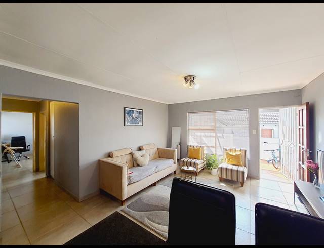 2 BEDROOM APARTMENT FOR SALE IN OAKDENE